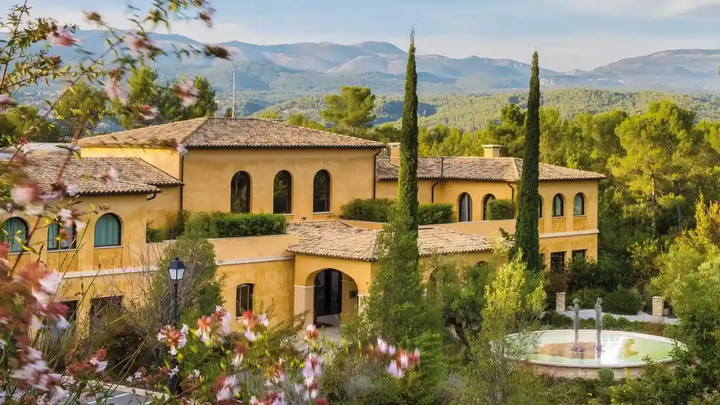 terre-blanche-spa-exterior