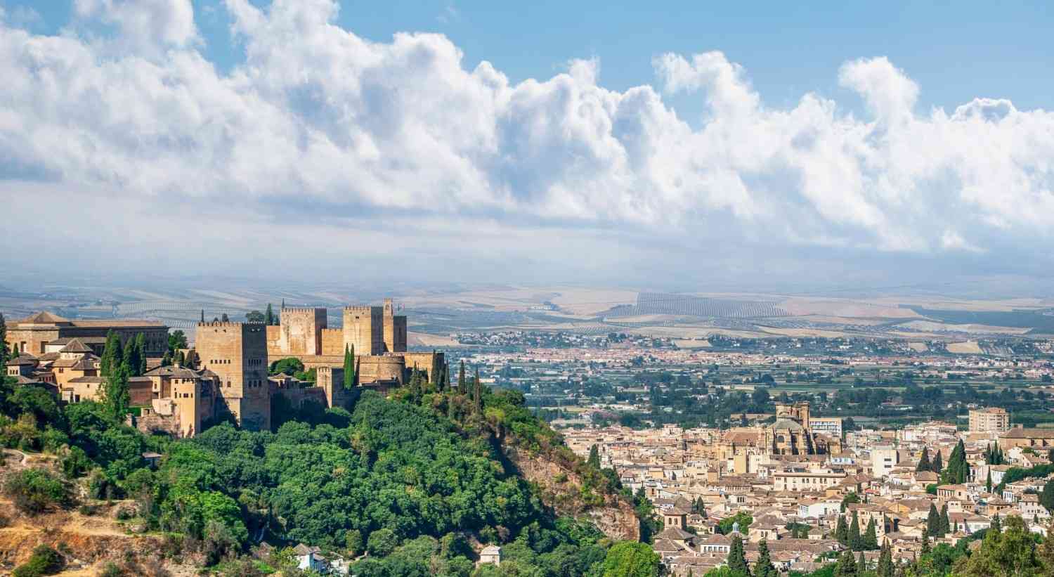 granada-alhambra-palace-panoramic-view
