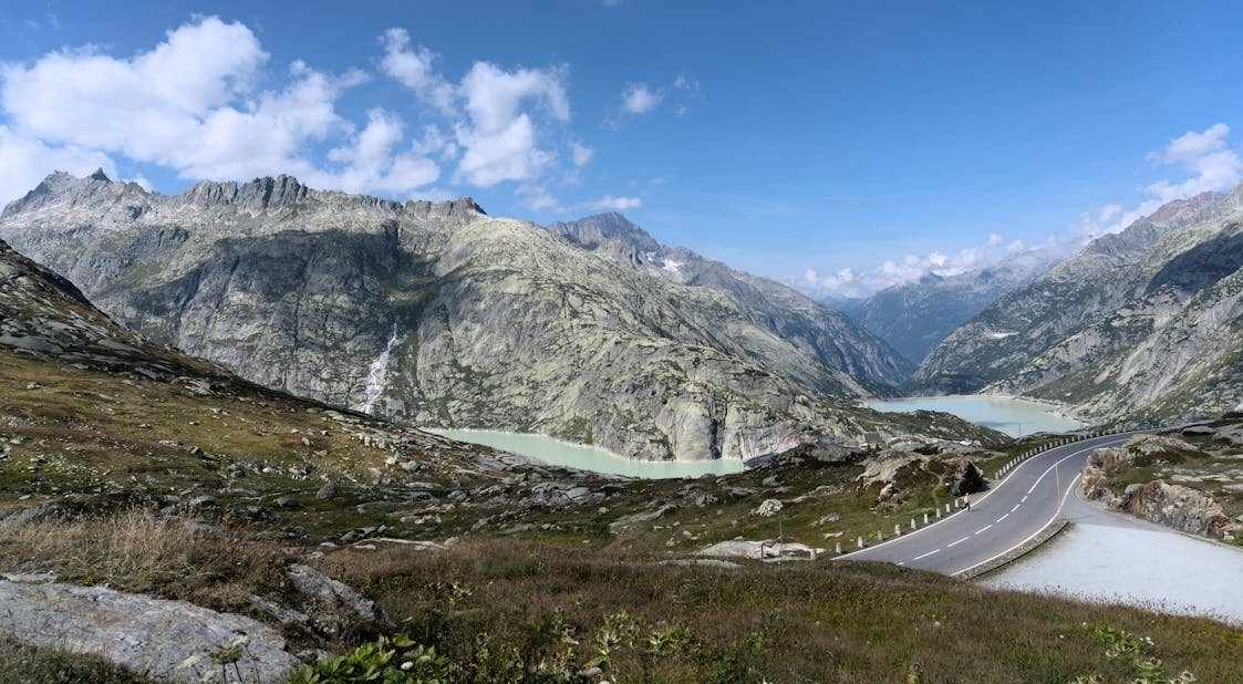 grimselpass-road-lake-view